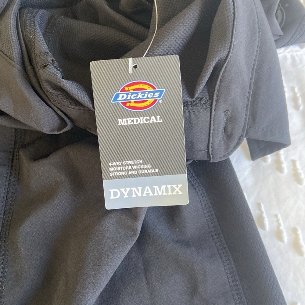 ✨5 for $15✨ Men’s Dickies scrub top - Picture 5 of 8